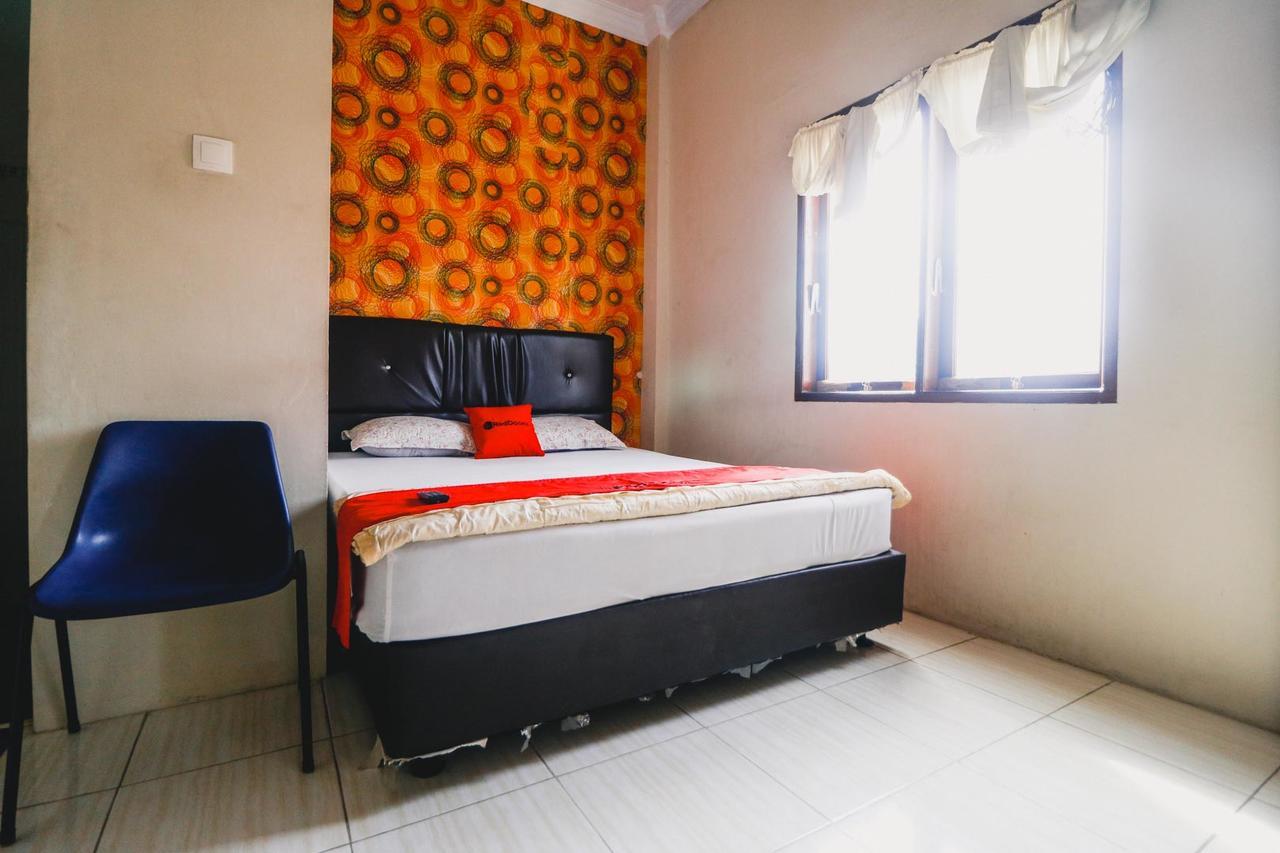 מלון Reddoorz Near Jalan Gatot Subroto מדאן מראה חיצוני תמונה