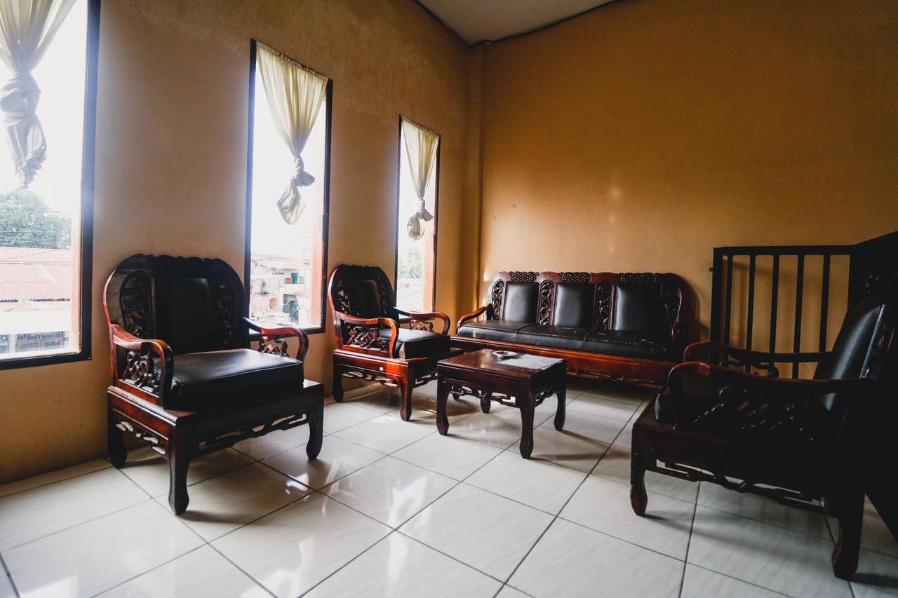 מלון Reddoorz Near Jalan Gatot Subroto מדאן מראה חיצוני תמונה