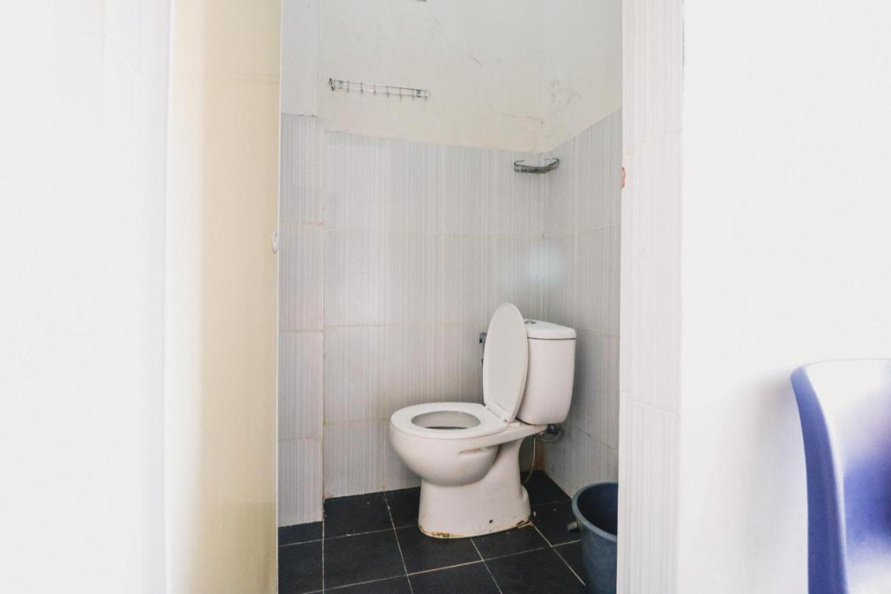 מלון Reddoorz Near Jalan Gatot Subroto מדאן מראה חיצוני תמונה