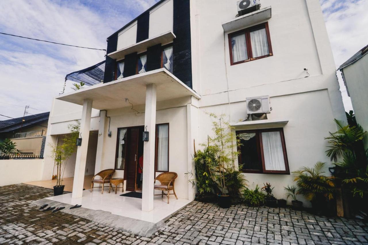 מלון Reddoorz Near Jalan Gatot Subroto מדאן מראה חיצוני תמונה