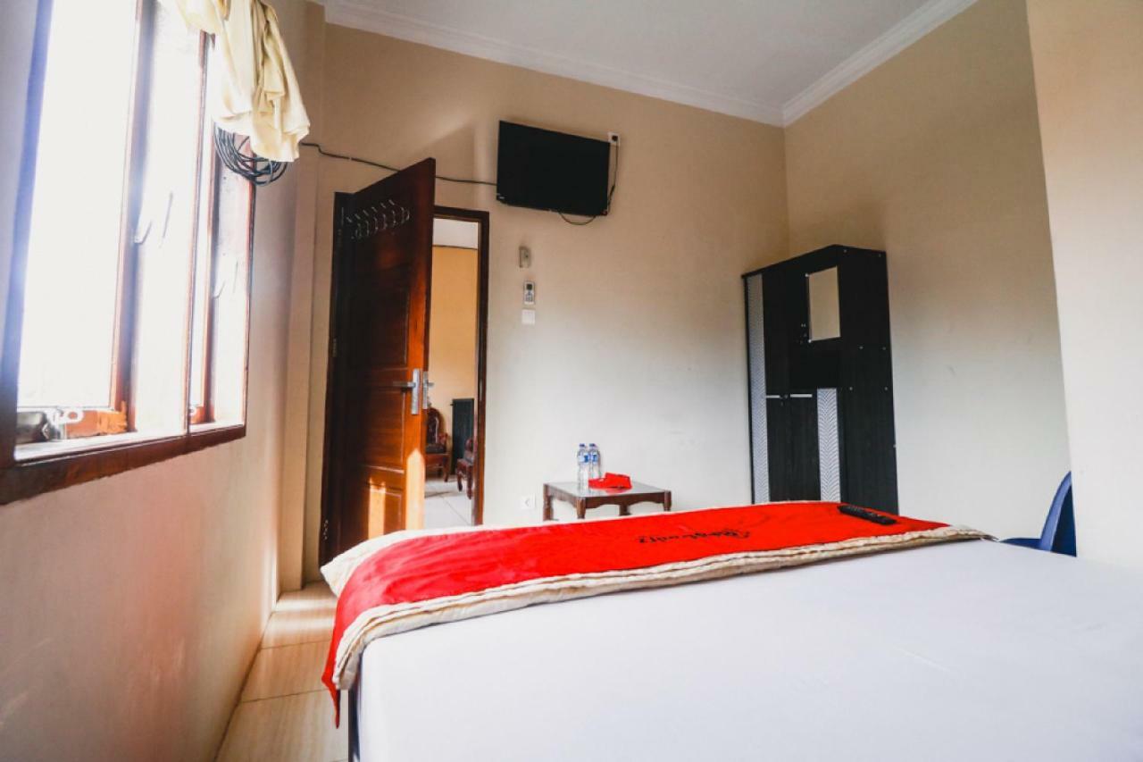 מלון Reddoorz Near Jalan Gatot Subroto מדאן מראה חיצוני תמונה