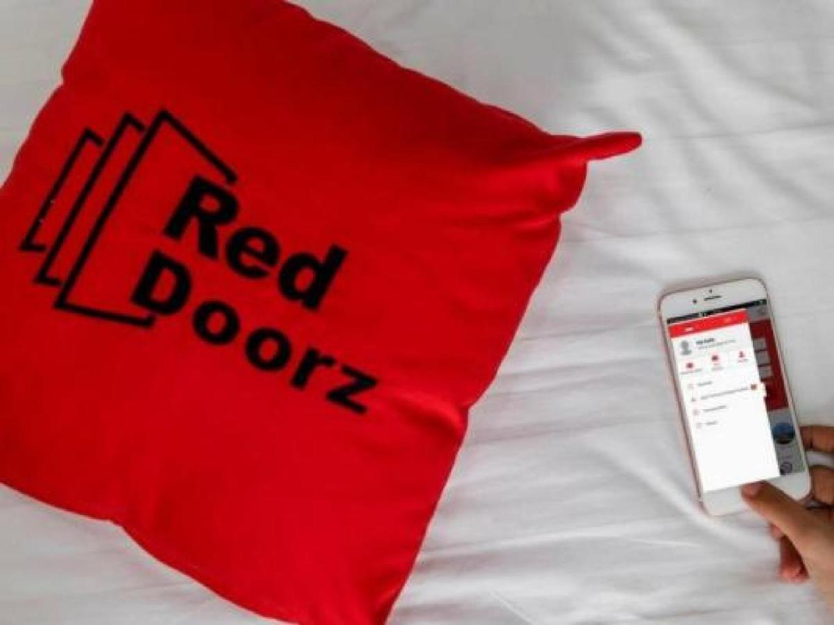 מלון Reddoorz Near Jalan Gatot Subroto מדאן מראה חיצוני תמונה